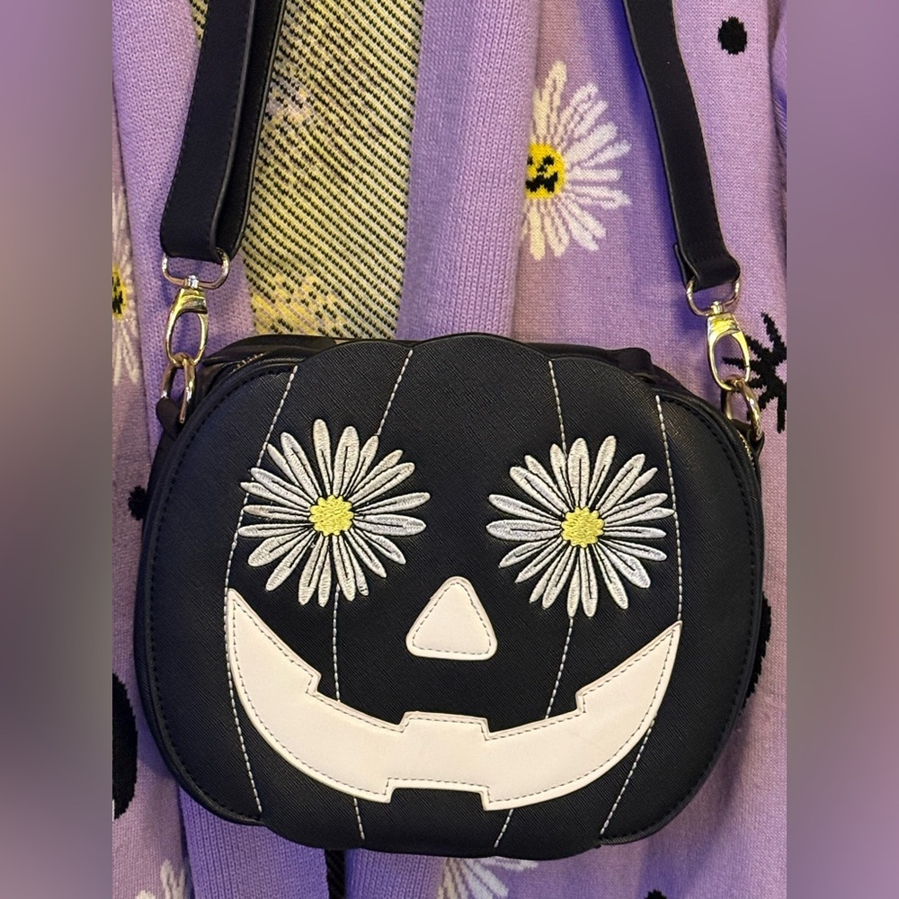 L 12 - 14 heavy quality thick backstitch bruja cardigan witchy Halloween RARE - Picture 8 of 8